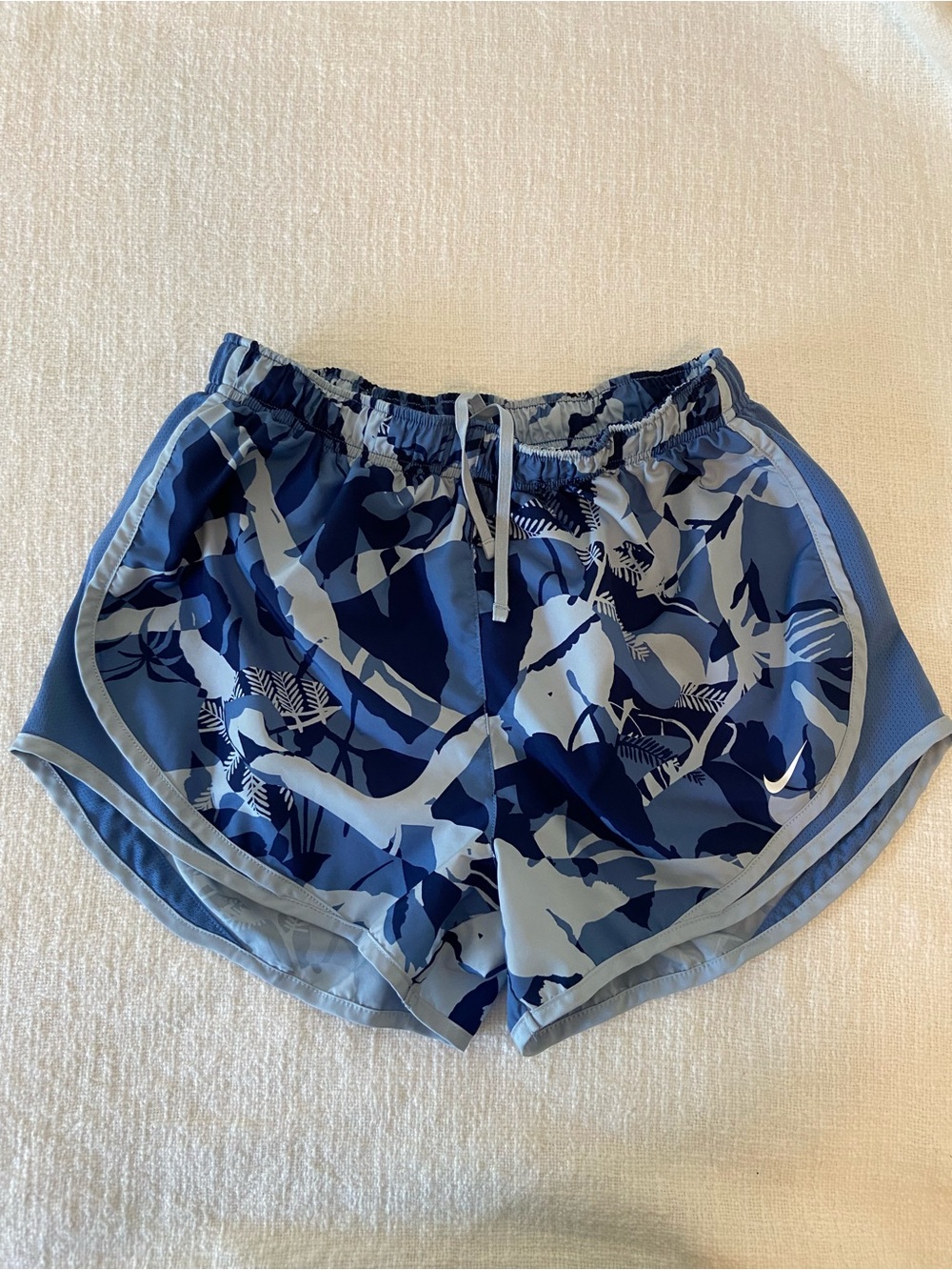 Nike Women's Blue Camo Dri-Fit Running  Shorts Size Medium